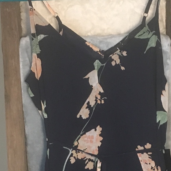 Cute casual maxi dress! Never worn and has tags. - Picture 3 of 4